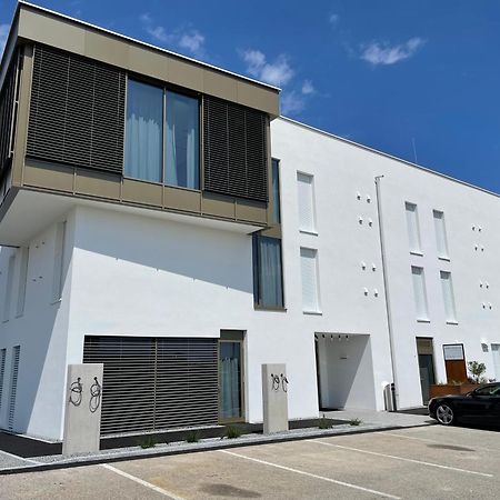 Motel Schlafraum Weng-Dein Smartes Hotel-Contactless Check-In Weng im Innkreis Exterior photo