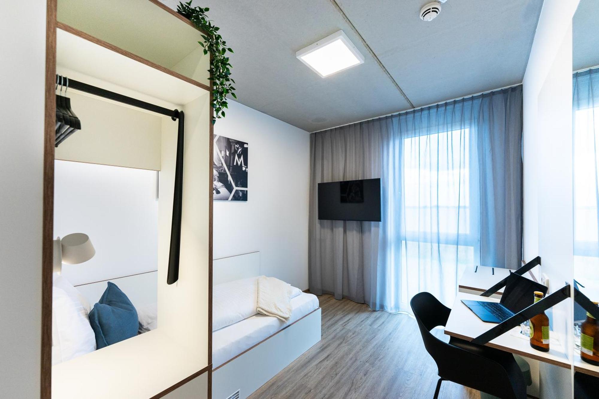 Motel Schlafraum Weng-Dein Smartes Hotel-Contactless Check-In Weng im Innkreis Exterior photo