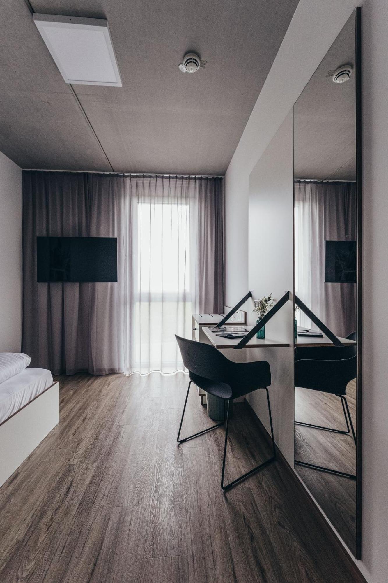 Motel Schlafraum Weng-Dein Smartes Hotel-Contactless Check-In Weng im Innkreis Exterior photo